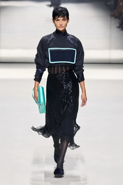 Look 32